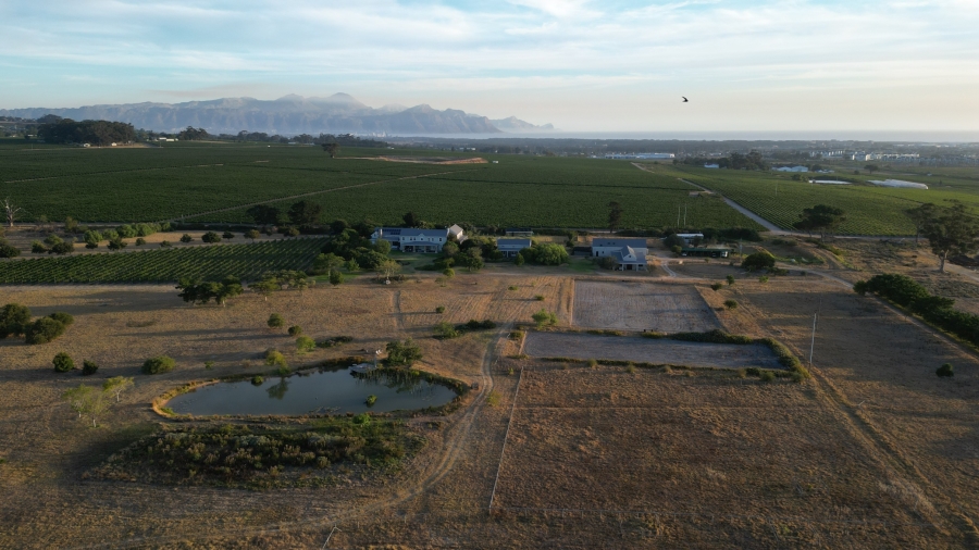 7 Bedroom Property for Sale in Stellenbosch Farms Western Cape